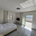 Beauty ! Uphill Location Apartment