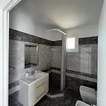 Beauty ! Uphill Location Apartment *