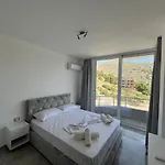 Beauty ! Uphill Location *