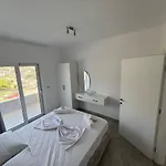 Apartment Beauty ! Uphill Location *