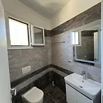 Apartment Beauty ! Uphill Location *