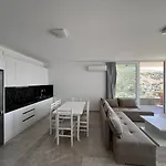 Beauty ! Uphill Location *