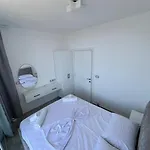Beauty ! Uphill Location Apartment *