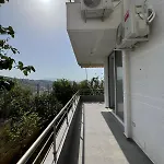 Beauty ! Uphill Location *