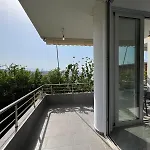 Beauty ! Uphill Location Apartment