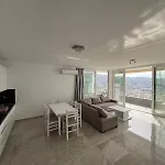 Beauty ! Uphill Location Apartment *