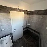 Apartment Beauty ! Uphill Location *