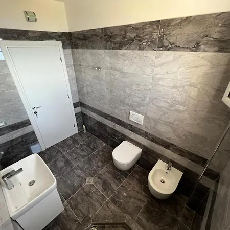 Beauty ! Uphill Location *