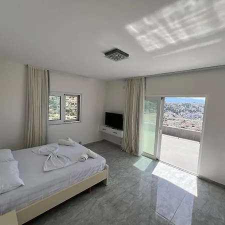 Beauty ! Uphill Location Apartment