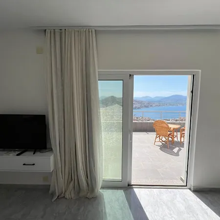 Beauty ! Uphill Location Апартаменты Саранда