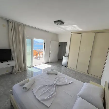 Апартаменты Beauty ! Uphill Location Саранда