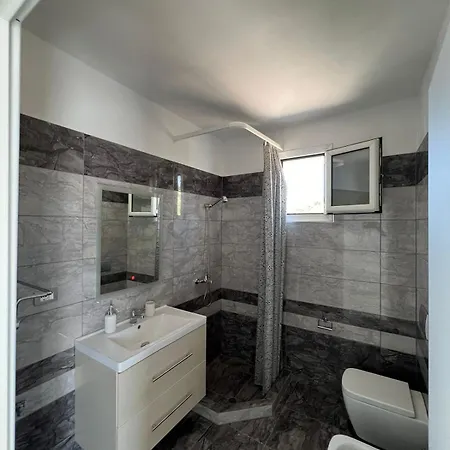 Beauty ! Uphill Location *