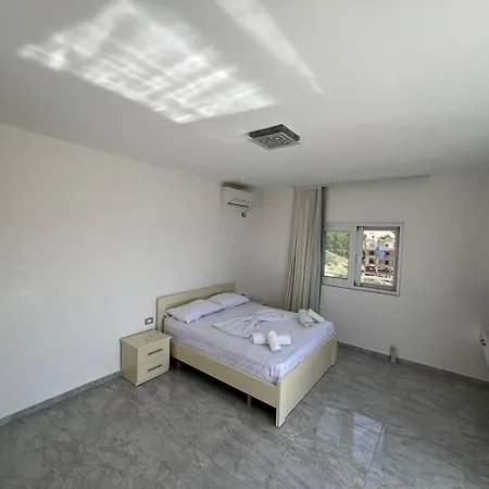 Beauty ! Uphill Location Apartment