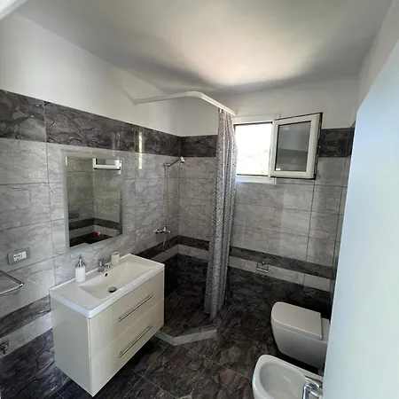 Апартаменты Beauty ! Uphill Location Саранда