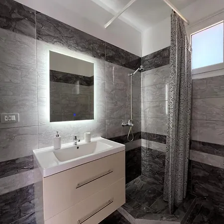 Beauty ! Uphill Location Saranda