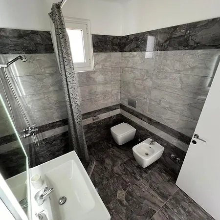 Beauty ! Uphill Location *