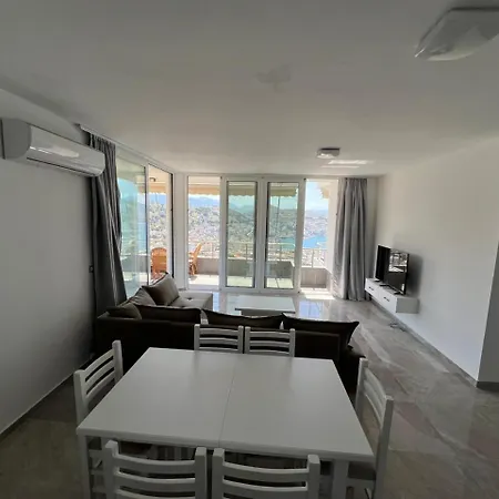 Apartment Beauty ! Uphill Location