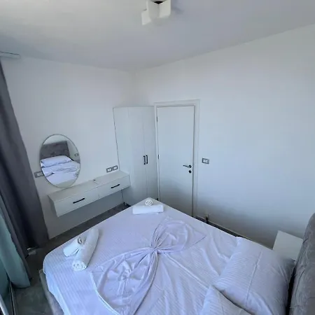 Beauty ! Uphill Location Apartament *