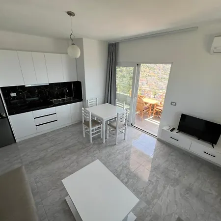 Beauty ! Uphill Location Апартаменты Саранда