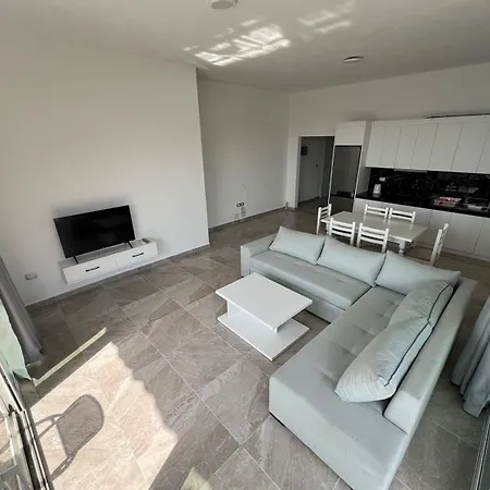 Apartment Beauty ! Uphill Location