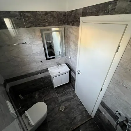 Apartment Beauty ! Uphill Location