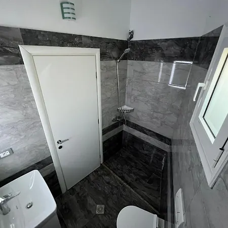 Апартаменты Beauty ! Uphill Location Саранда