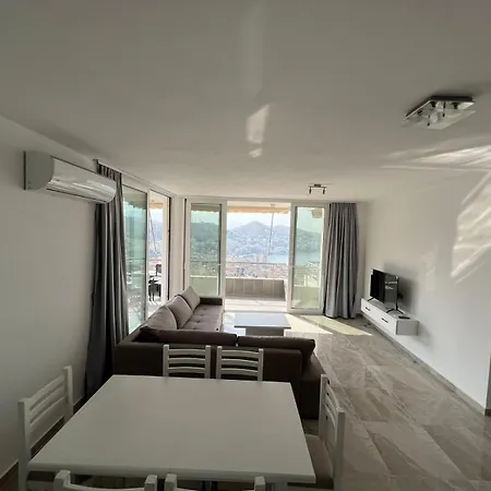 Beauty ! Uphill Location Apartment *