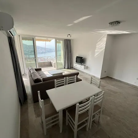 Beauty ! Uphill Location Апартаменты Саранда
