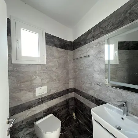 Beauty ! Uphill Location Апартаменты
