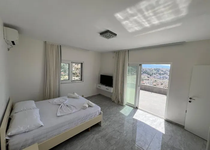 Beauty ! Uphill Location Apartment