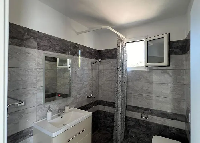 Beauty ! Uphill Location *