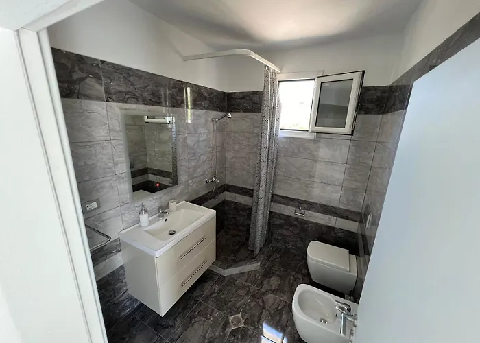 Apartment Beauty ! Uphill Location