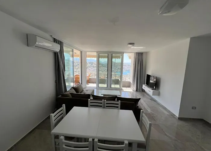 Apartment Beauty ! Uphill Location