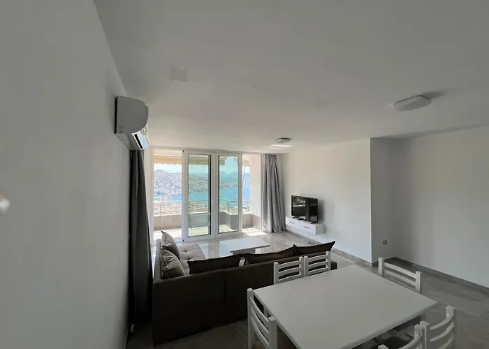 Apartment Beauty ! Uphill Location