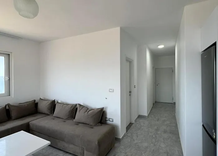 Apartment Beauty ! Uphill Location