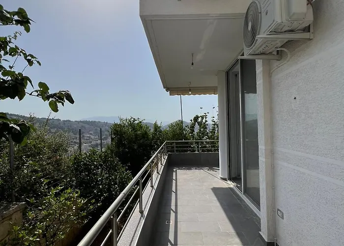 Beauty ! Uphill Location *