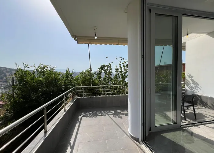 Beauty ! Uphill Location Apartment