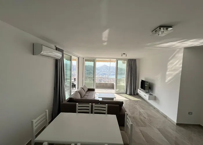 Beauty ! Uphill Location Apartment *