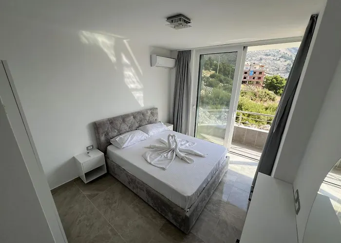 Apartment Beauty ! Uphill Location Sarandë