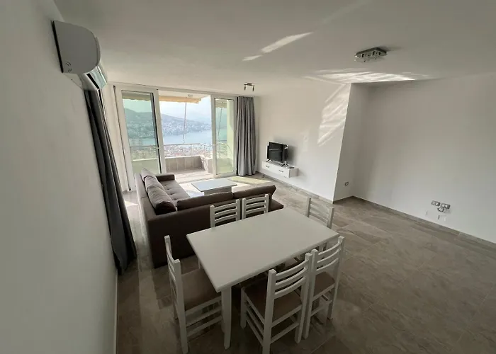 Beauty ! Uphill Location Appartement Saranda