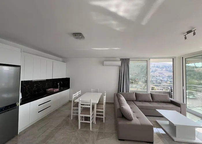 Beauty ! Uphill Location Saranda